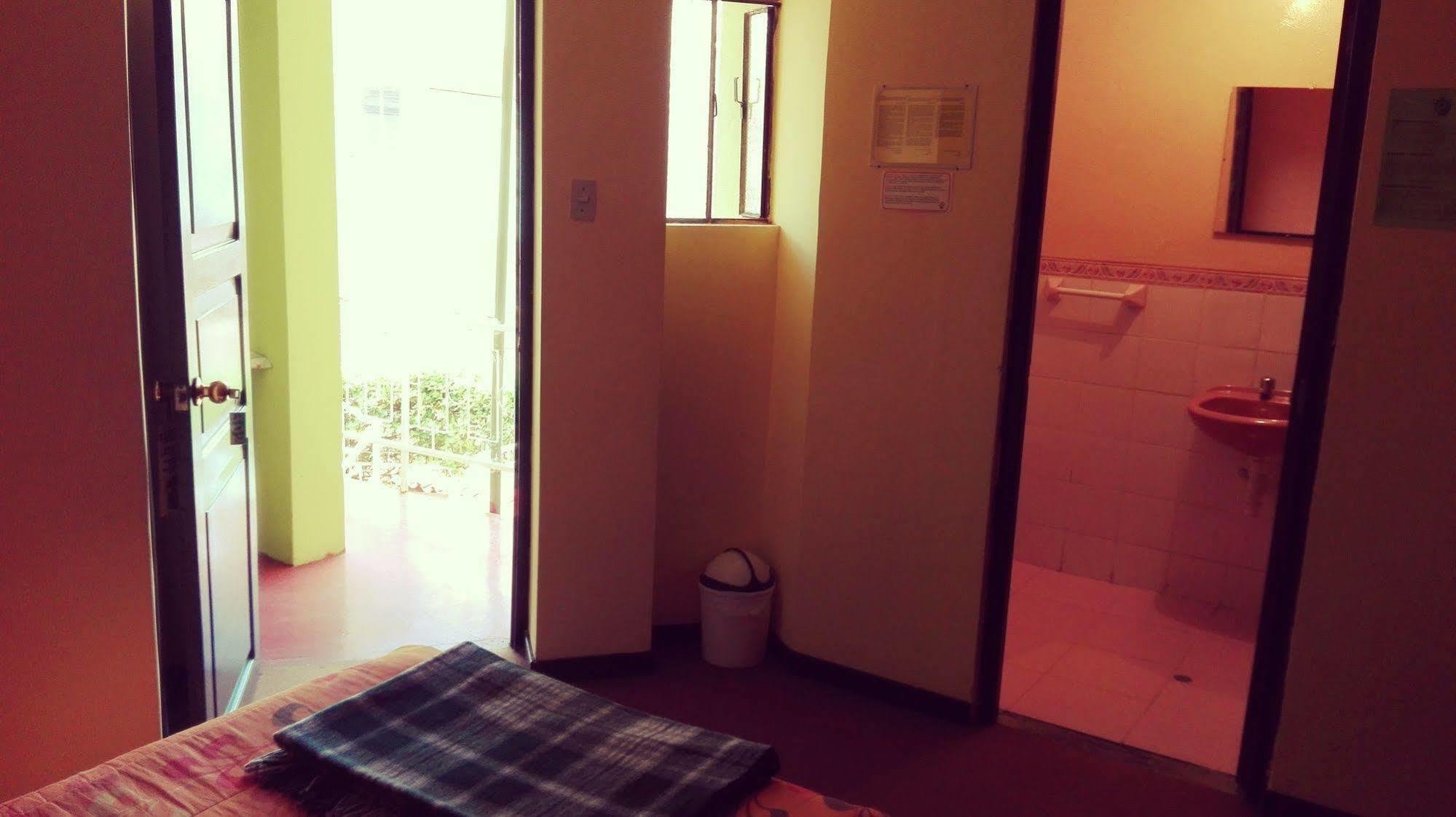 El Manzano Guest House プーノ エクステリア 写真